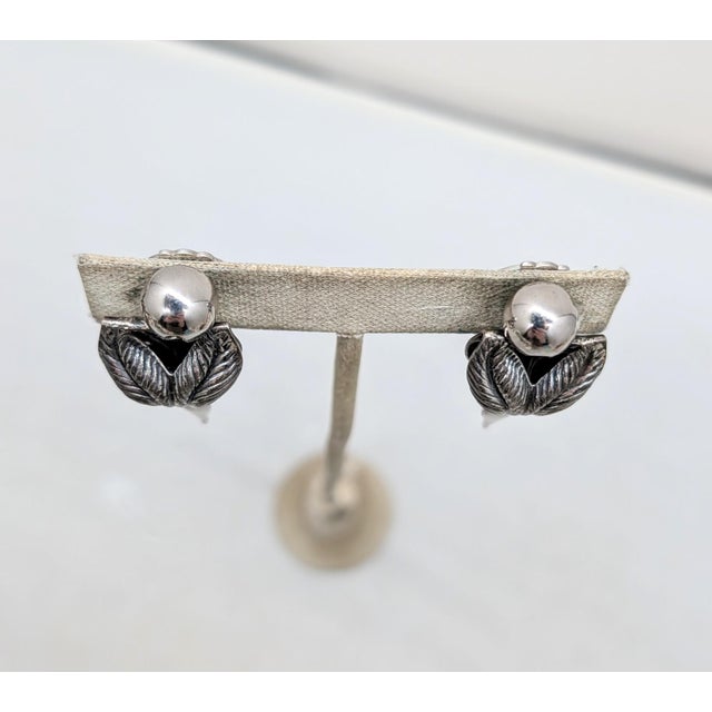 Vintage 1950s Signed Napier Silvertone Laurel Leaves Drop Clip Earrings-2 Pieces For Sale In Philadelphia - Image 6 of 6