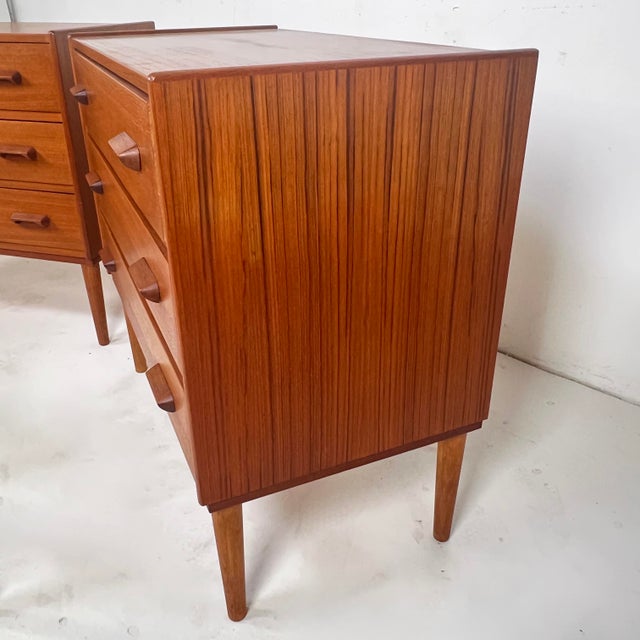 C. 1960s Carl Aage Skov for Munch Mobelfabrik Teak Three Drawer Chests - A Pair For Sale - Image 11 of 15