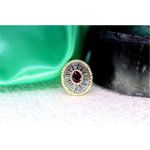 Gold and Silver Ring with Chiseled Floral Motifs For Sale - Image 5 of 9