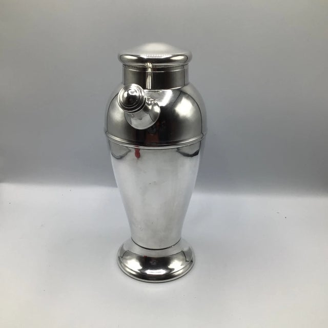 Large Art Deco style prohibition era silver plated cocktail shaker by the International Silver Company. Shaker has a heavy...