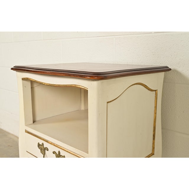 Kindel Furniture French Provincial Louis XV Cream Lacquered and Gold Gilt Nightstand, 1970s For Sale - Image 10 of 15