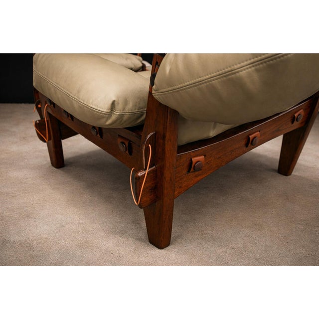 “Moleca” Lounge Chair with Ottoman in Rosewood & Leather, Sergio Rodrigues, 1963, Brazil - Lot 214-346 For Sale In New York - Image 6 of 17