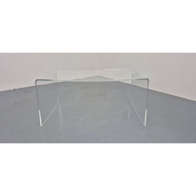 Large Acrylic Glass Coffee Table, USA, 1970s For Sale - Image 6 of 11