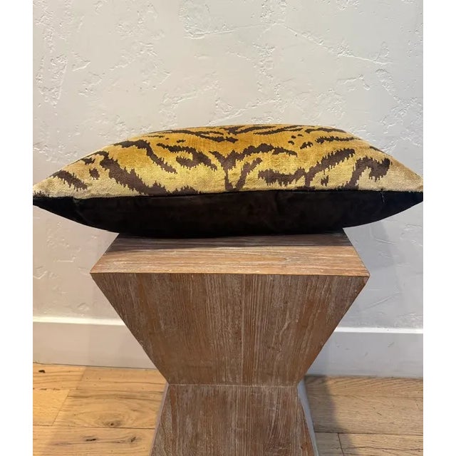 The House of Scalamandré Tigre Silk/Indus Lumbar Pillow, Ivory, Gold & Black For Sale In New York - Image 6 of 7