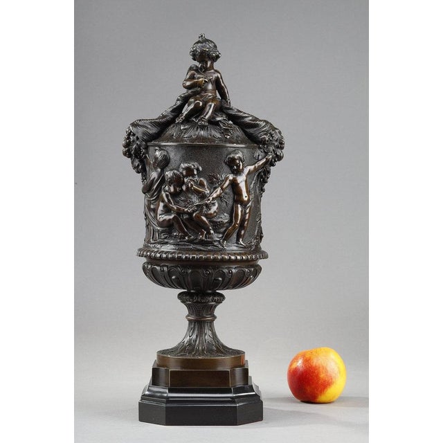 Covered pot in patinated bronze in the Louis XVI style, in the taste of Clodion. The main body is covered with a...