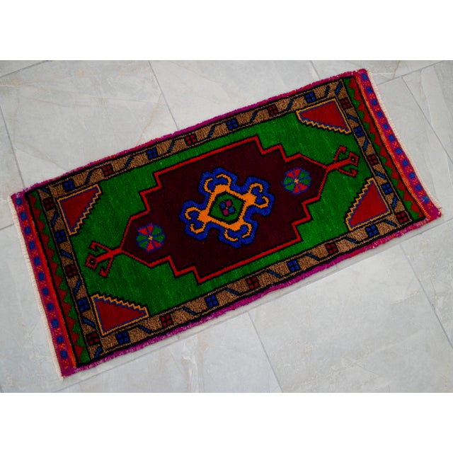 1970s Hand Made Oushak Rug. Colorful Mini Rug, Bath Mat, Kitchen Sink Decor 1'6" X 3'1" For Sale - Image 5 of 7