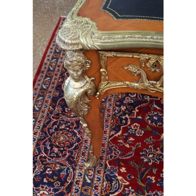 ​Bronze Mounted Louis XV French Style Walnut Writing Desk Bureau Plat For Sale - Image 14 of 18