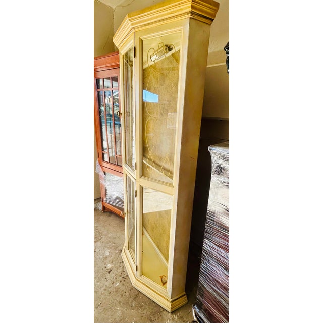 1970s VTG Italian Florentine Style Lighted Display Cabinet For Sale - Image 4 of 12