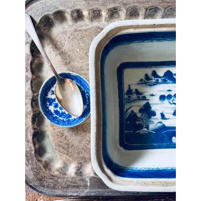 Late 19th Century Antique Chinese Blue & White Export Porcelain Serving Dish | Pagoda Landscape 19th Century For Sale - Image 5 of 12