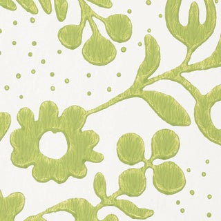 Sample - Schumacher Millicent Wallpaper in Leaf For Sale