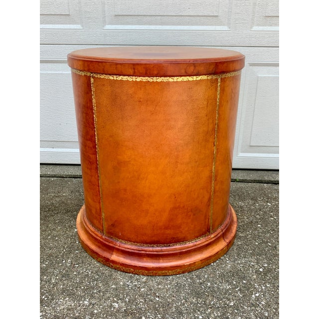 A Trompe l'Oeil Library Table | Embossed Faux Books Round Drinks Table For Sale - Image 11 of 13