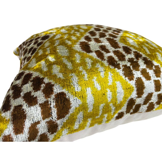 Silk Cushion Cover With Zigzag Speckled Design For Sale - Image 9 of 10