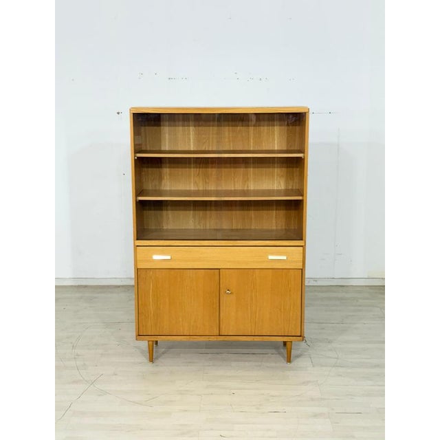 For sale is a beautiful highboard/display cabinet from the 1960s. Its warm elm veneer and particularly expressive, vibrant...