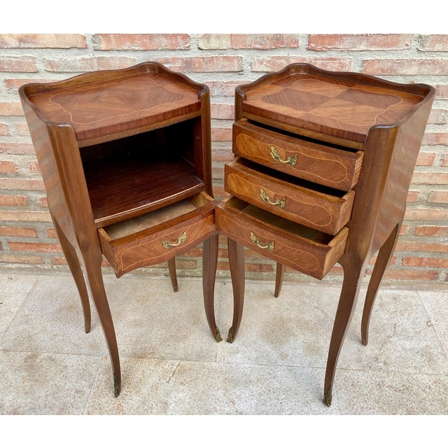 Brown 1940s Pair of French Louis XV Style Bedside Tables with Marquetry and Brass Hardware, Pair For Sale - Image 8 of 10