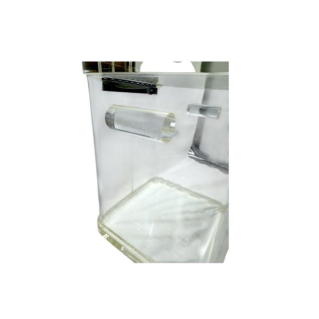 Transparent Mid 20th Century Wilardy Clear Lucite Ice Bucket With Hinged Lid and Chrome Accents For Sale - Image 8 of 9