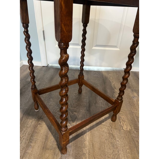 Early 20th Century Round English Barley Twist Oak Carved Table For Sale - Image 5 of 7