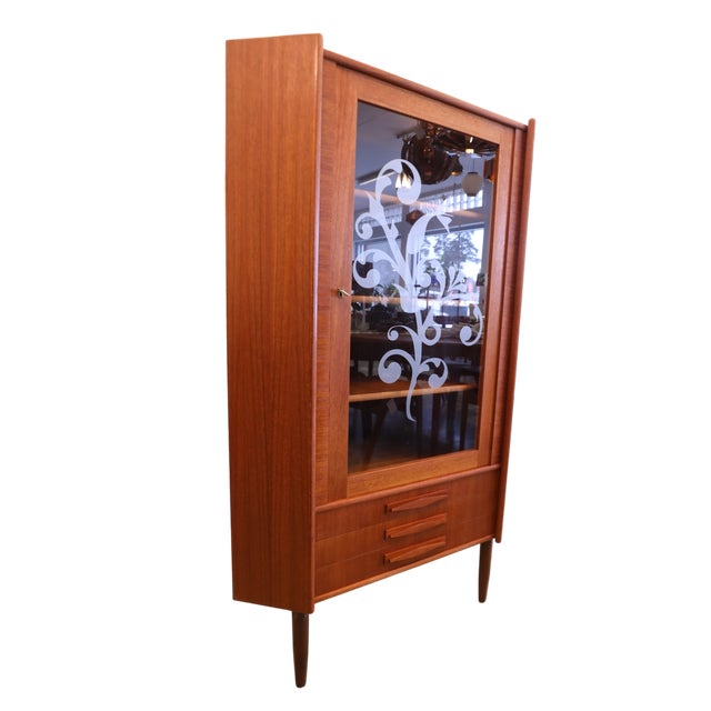 1970s Danish Corner Display Cabinet in Teak by Gunni Oman for Omann Jun, 1960s For Sale - Image 5 of 10