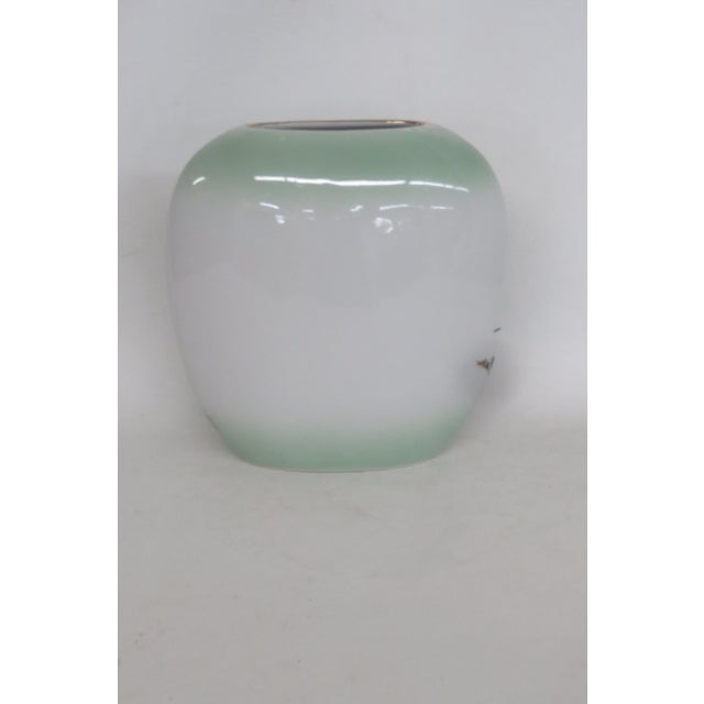 Toyo Toyo Botan Japanese Porcelain Oval Vase Hand Painted Floral Garden Design 5019b For Sale - Image 4 of 17