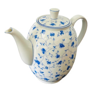 Vintage Arzberg Porcelain Teapot – Form 1382 Blaublüten (Blue Blossom) – Designed by Dr. Hermann Gretsch – German Mid-Century Porcelain For Sale