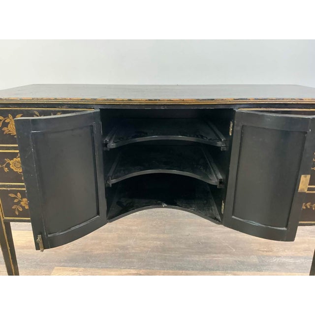 1940s Mid-Century Chinoiserie Black Lacquer Hand-Painted Floral Sideboard / Buffet Cabinet For Sale In New York - Image 6 of 17