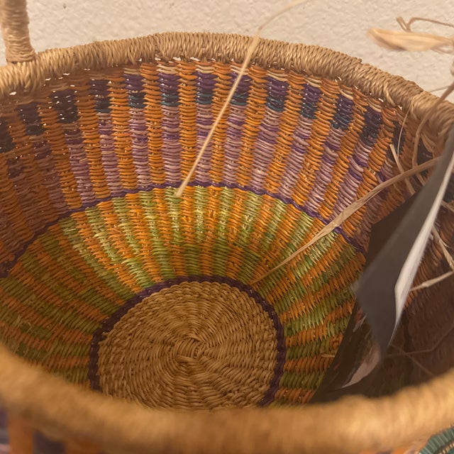 1990s Contemporary African Artisanal Handwoven Wicker & Leather Storage Market Basket For Sale - Image 5 of 10