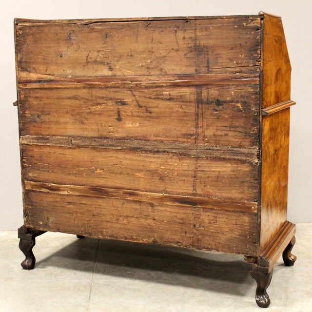 Brown Italian Louis XV Secretaire in Walnut, 18th Century For Sale - Image 8 of 17