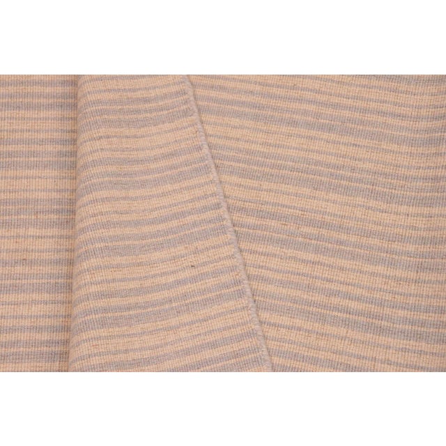 Early 21st Century Shabby Chic Kilim Tan Gray Wool Rug For Sale - Image 4 of 8