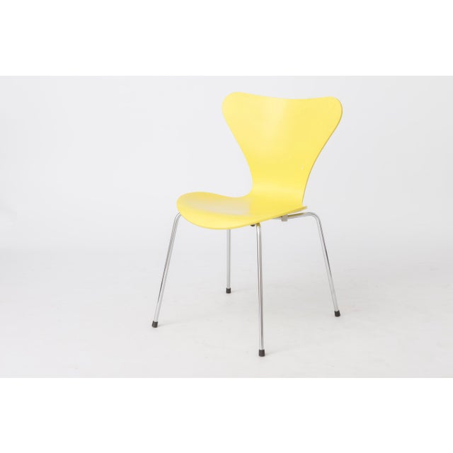 Danish Series 7 Chair Model 3107 in Yellow by Arne Jacobsen for Fritz Hansen, 1990s For Sale - Image 3 of 12