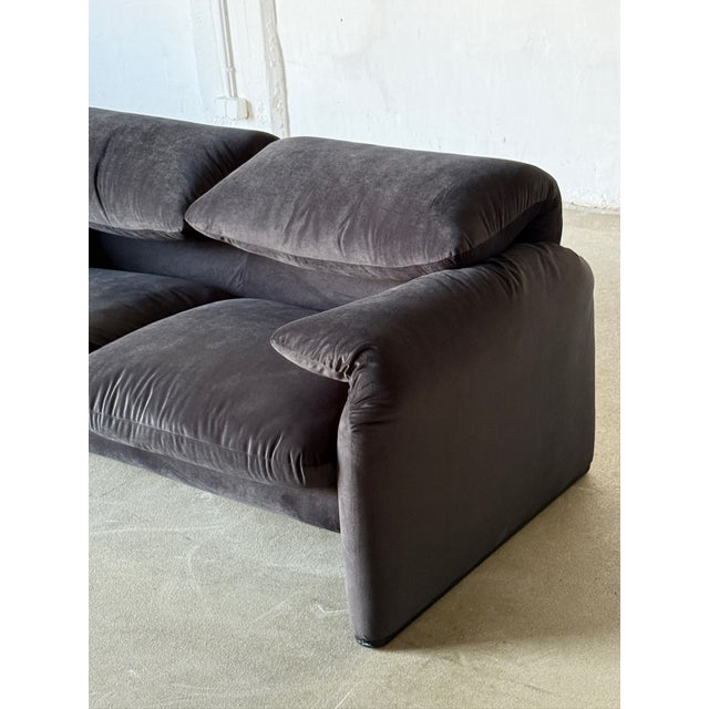 Mid-Century Modern 1970s Maralunga 2-Seater Sofa, Reupholstered in Black Velvet Attributed to Vico Magistretti for Cassina For Sale - Image 3 of 6