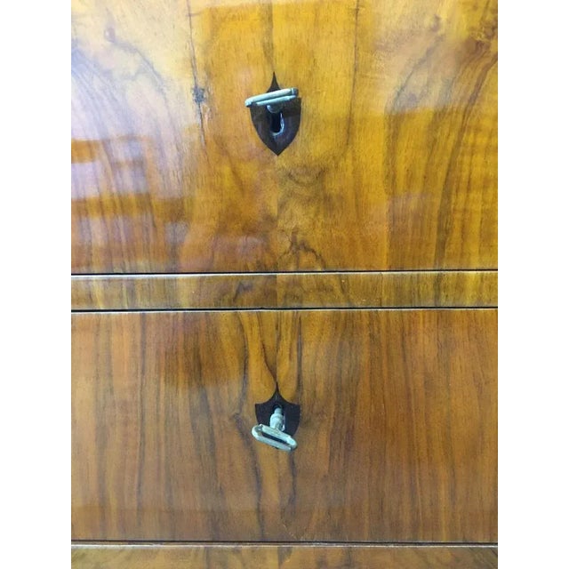 Biedermeier Walnut Veneer Commode, 1810 For Sale - Image 4 of 7