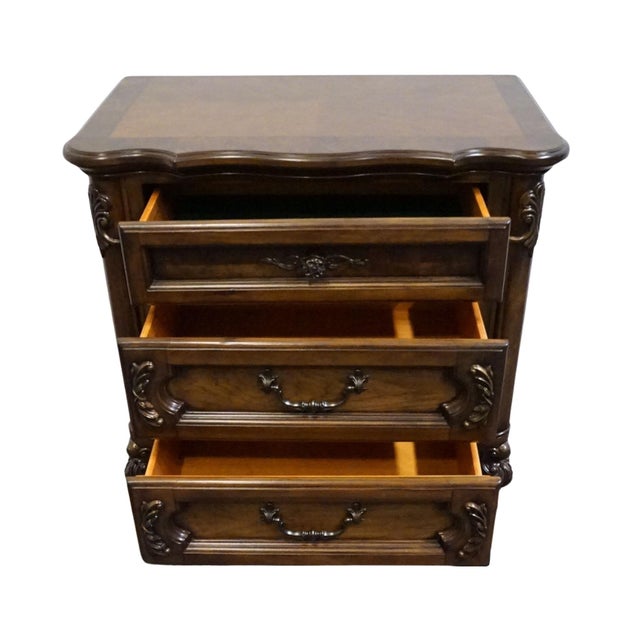 2010s Fairmont Designs Banded Bookmatched Pecan Louis XV French Provincial 32" Nightstand - Chestnut Finish C7025-02 For Sale - Image 5 of 14