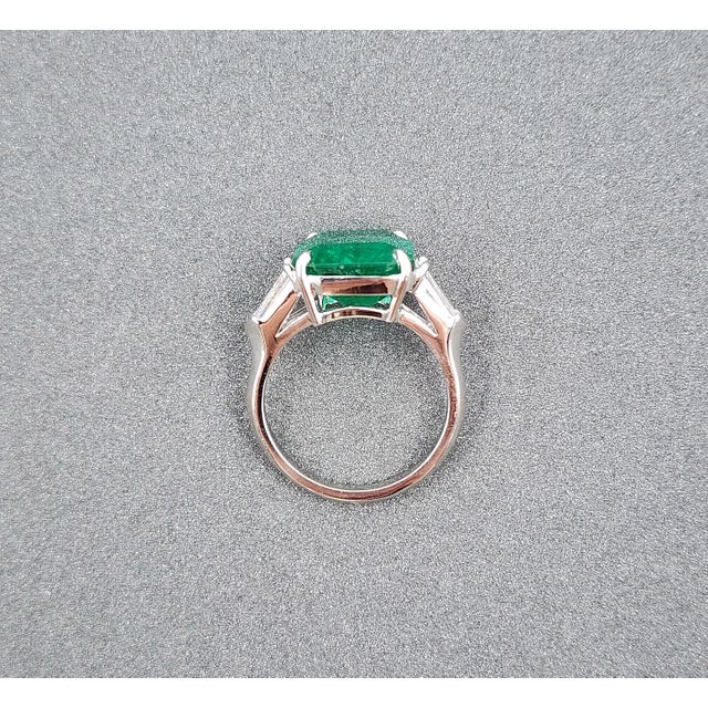 Metal 7.64 Ct Gia Certified Natural Zambian Emerald & Diamond Ring Size 7 For Sale - Image 7 of 8