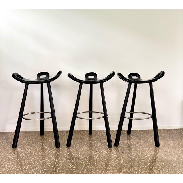 Great set of 3 wooden bar stools, brutalist style. Model is known as the ‘Marbella’ bar stool, designed by Sergio...