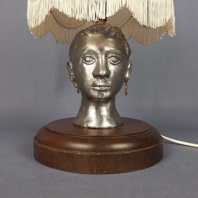 Wood Sculptural Female Face Table Lamp in Aluminum and Wood, 1960s For Sale - Image 7 of 17
