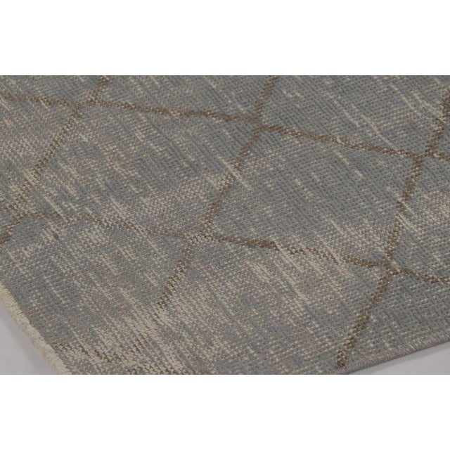 1950s Vintage Distressed Rug, Minimalist Diamond Lattice on Gray - Rug & Kilim For Sale - Image 5 of 8