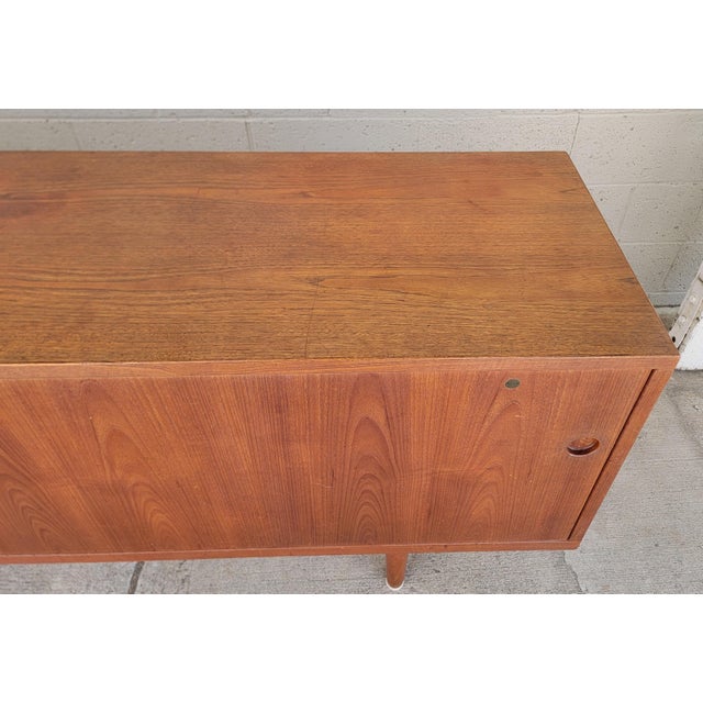 Hans Wegner Ry-26 Teak Danish Modern Credenza With Sliding Doors For Sale In San Francisco - Image 6 of 18