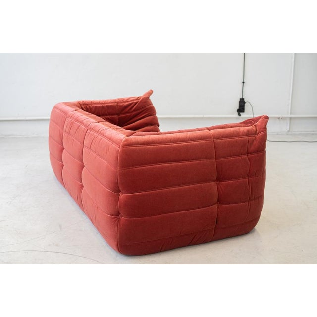 Vintage Two-Seat Togo Sofa with Arms in Burgundy Velvet by Michel Ducaroy for Ligne Roset, 1970s For Sale - Image 9 of 18