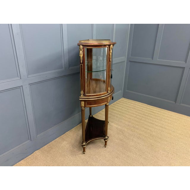 Brown French Brass Inlaid Mahogany Demi Lune Vitrine, 1890 For Sale - Image 8 of 18