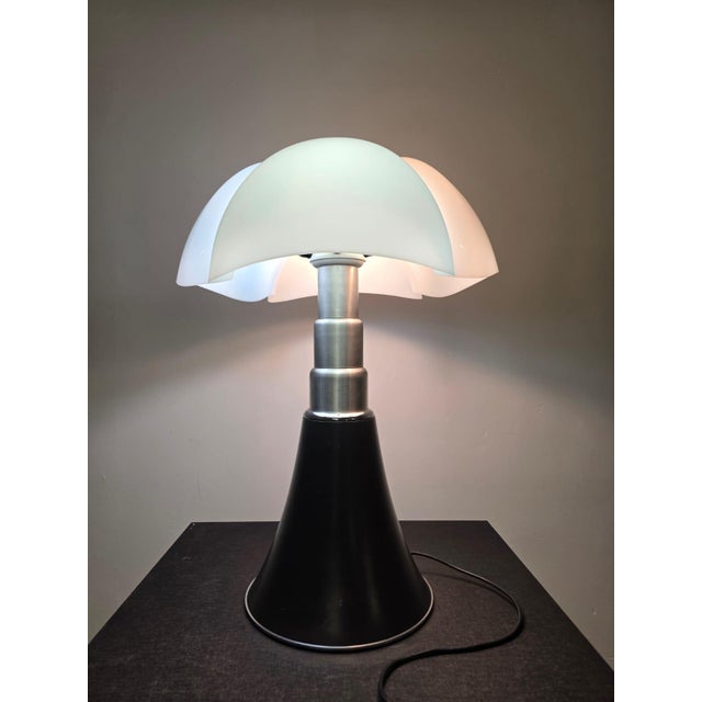 Martinelli Luce Bat Lamp by Gae Aulenti for Martinelli Luce, 1970s For Sale - Image 4 of 18