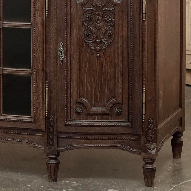 19th Century Louis XVI Liégeois Style Oak Display Buffet ~ Credenza For Sale - Image 10 of 18