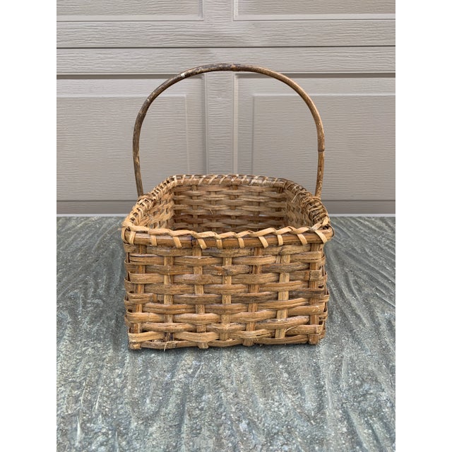 Wood Antique Early 20th Century American Splint Oak Gathering Basket For Sale - Image 7 of 9