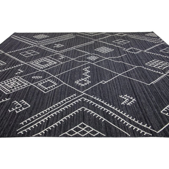 Early 21st Century Early 21st Century Modern Kilim Grey Flatweave Wool Rug With Geometric Motif by Apaadana For Sale - Image 5 of 7