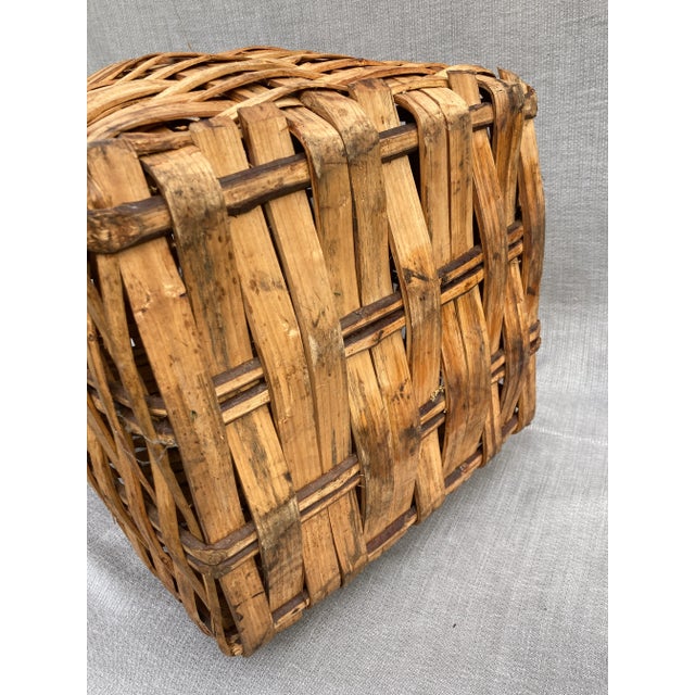 Late 19th Century Early American Splint Oak Gathering Basket With Lid Initialed For Sale - Image 11 of 12