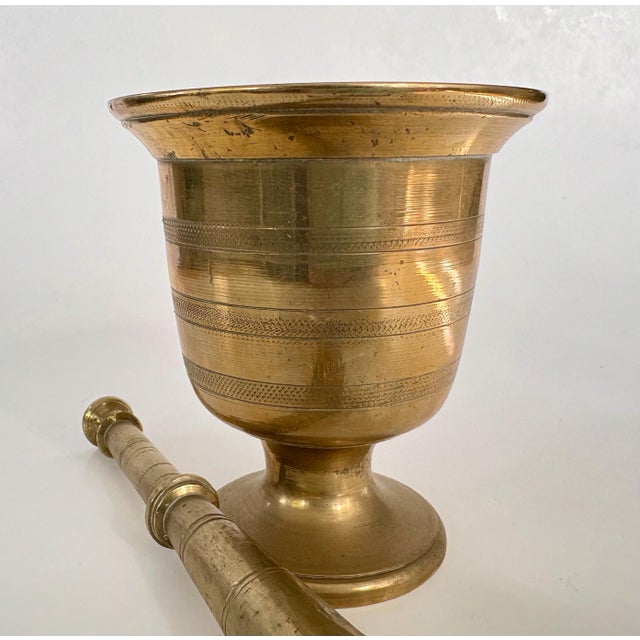 1930s Vintage Brass Pestle & Mortar Set – Large Antique Apothecary, Pharmacy For Sale - Image 5 of 9