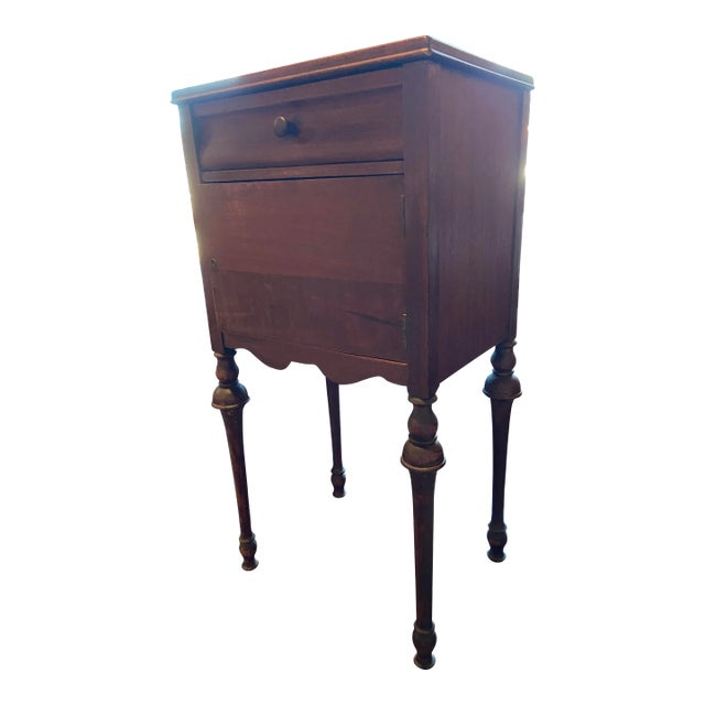Early 20th Century Wooden Humidor For Sale