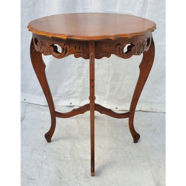 French Vintage 1930s Walnut Carved French Style Side Lamp Side Table For Sale - Image 3 of 11