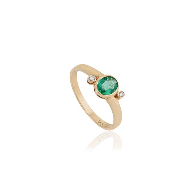 Native American 14k Yellow Gold Oval Natural Emerald & Diamond Bezel-Set Ring Size 4 for Women For Sale - Image 3 of 13