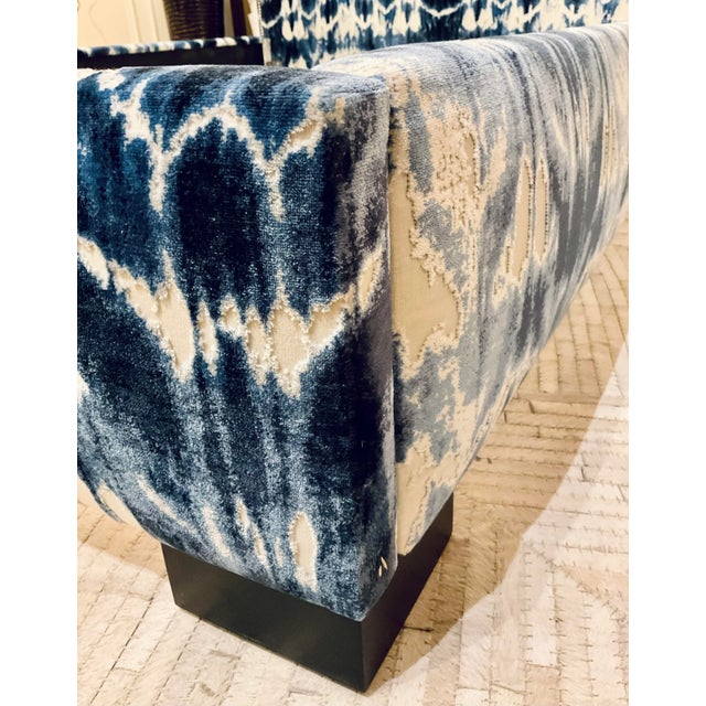 Norwalk Modern Blue and White Tie Dye/Ikat Cut Velvet Twilights Queen Bed For Sale - Image 4 of 8