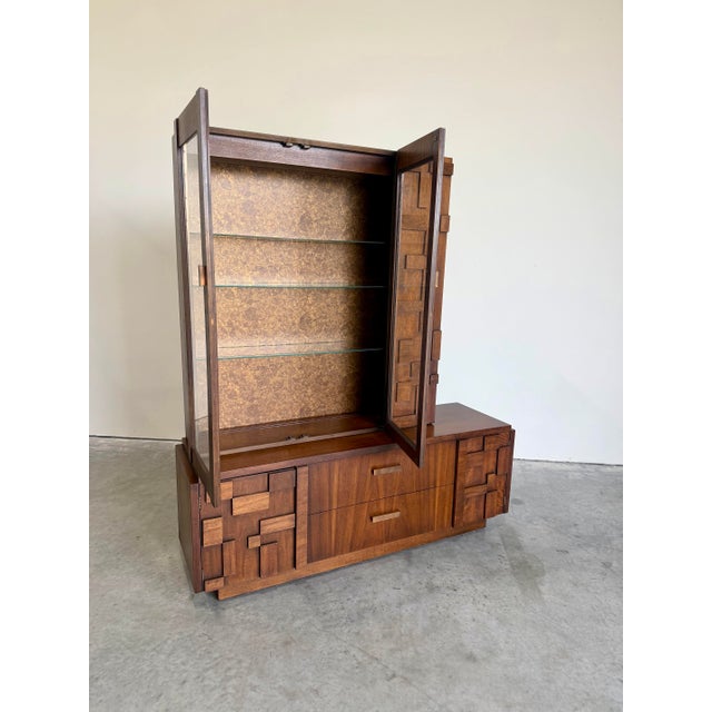 Lane Furniture 1970s Lane Staccato Brutalist 2pc Hutch Display Cabinet For Sale - Image 4 of 12