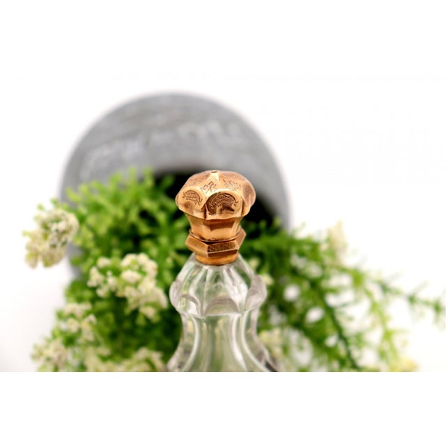 Perfume Bottle in Glass and 15K Gold, in Worn conditions. Designed 1890 to 1919